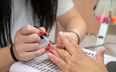 Ricostruzione unghie con gel/acrilico/fibre di vetro